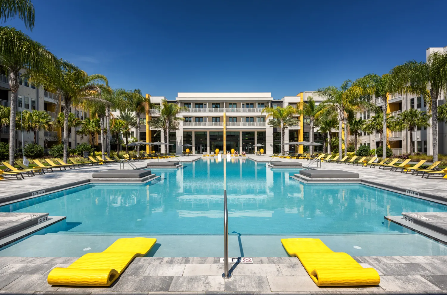 zero-entry-commercial-pool-fusion