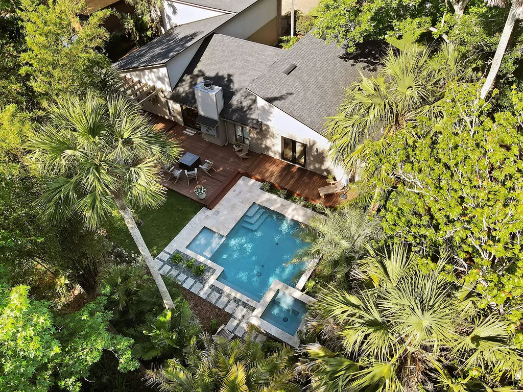 brinkley-modern-backyard-pool-9